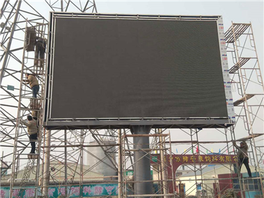 深圳P6戶外全彩LED顯示屏現場施工圖